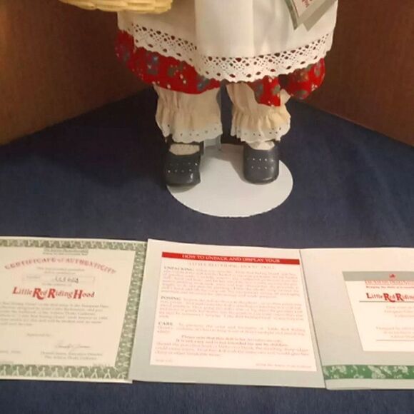 Little Red Riding Hood porcelain doll Vintage 1988 - Picture 5 of 7